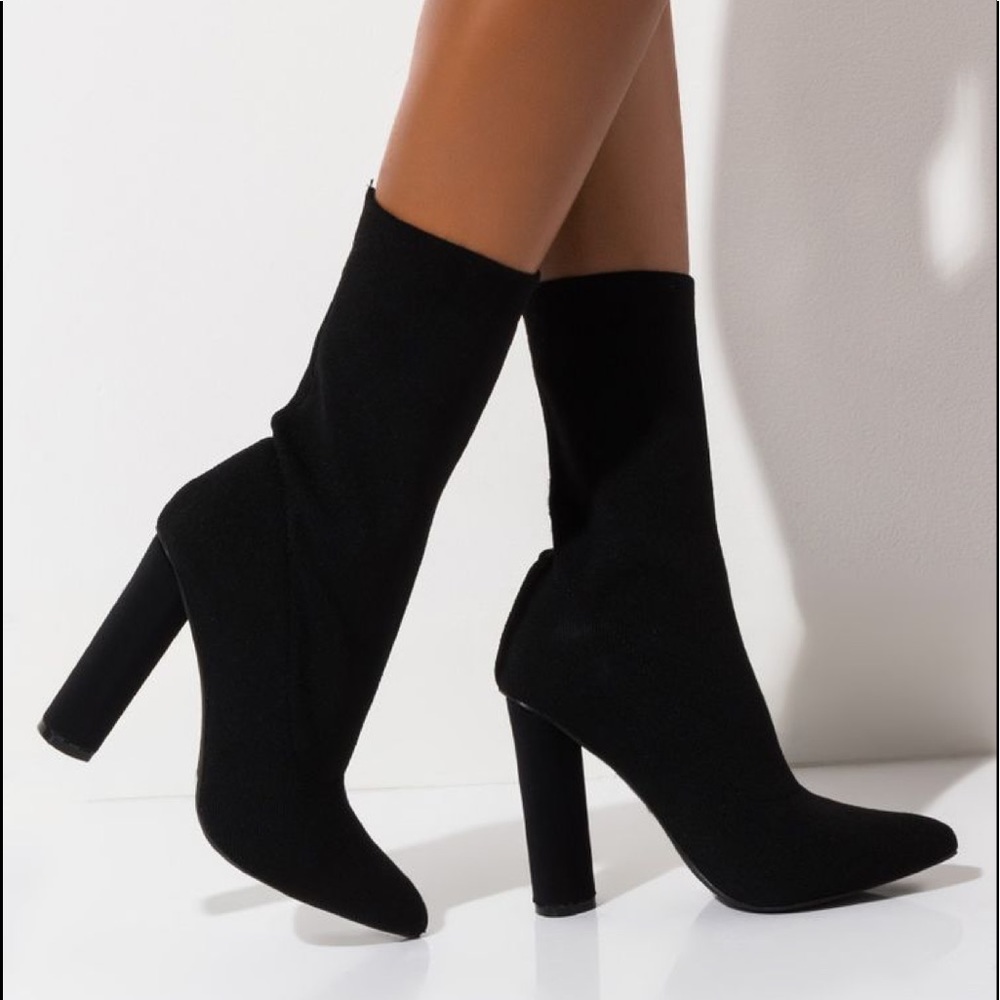 SHORT BLACK BOOTIES